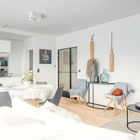 Spacious And Cosy 2-bedroom Seaside In K 크노케-하이스트